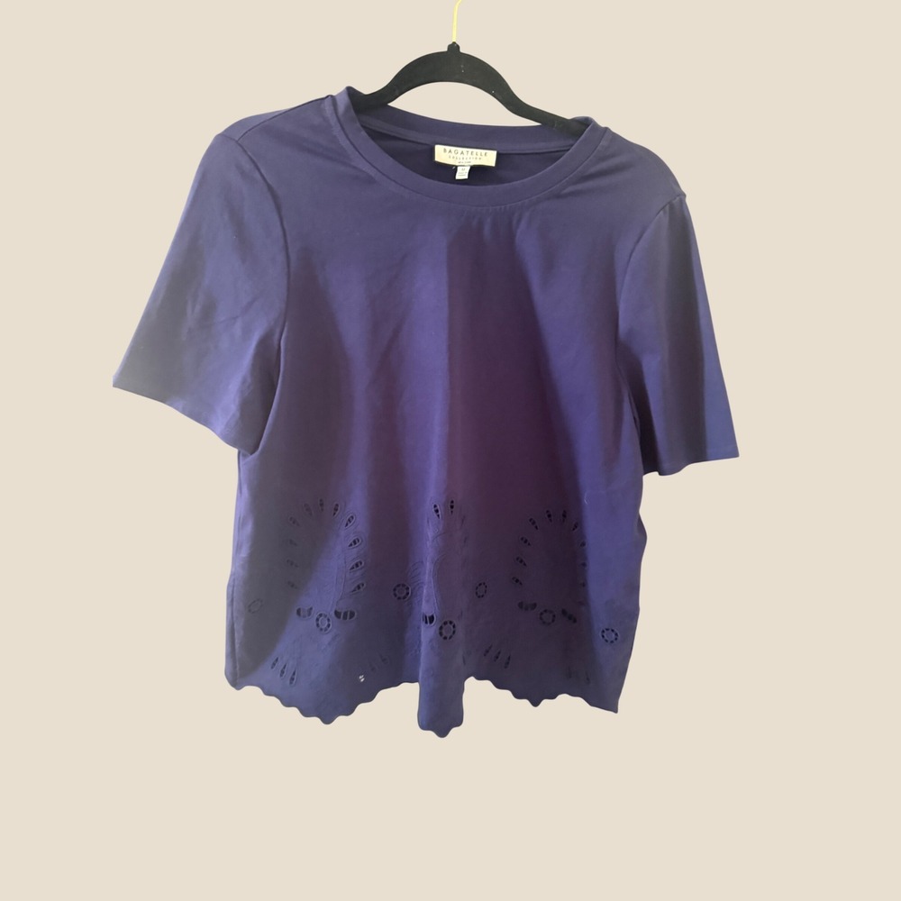 Bagatelle Collection Purple Eyelet Scalloped Hem Short Sleeve Top‎ Womens Medium